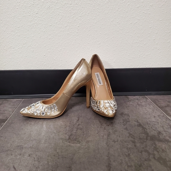 Shoes - Picture 3 of 6